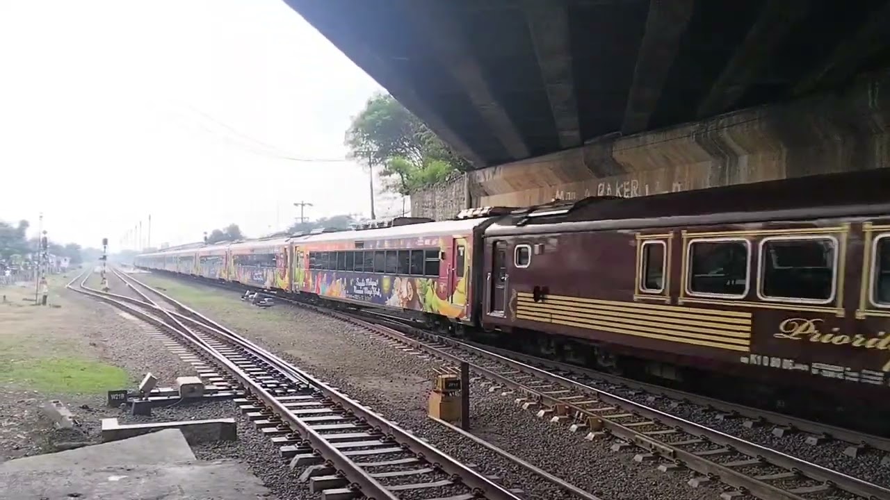 Menemukan 11 kereta api melintas di stasiun klari special ramadhan 2026 🕌🕌🕌