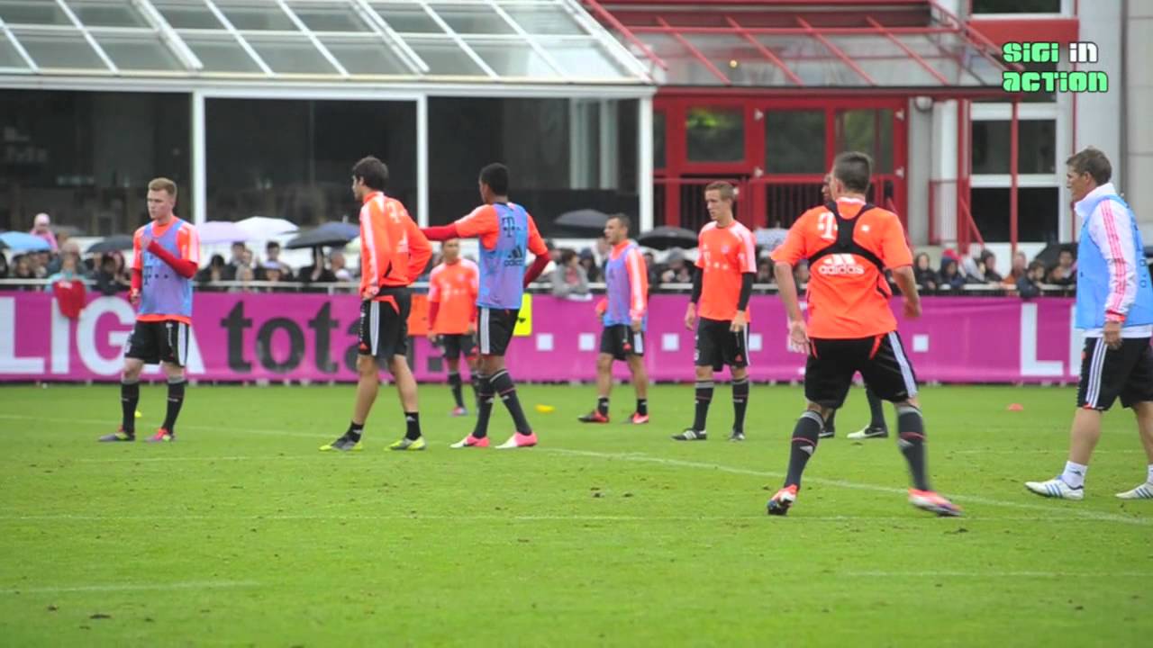 Impressionen vom FC Bayern Training am 12.09.2012 - Part 4