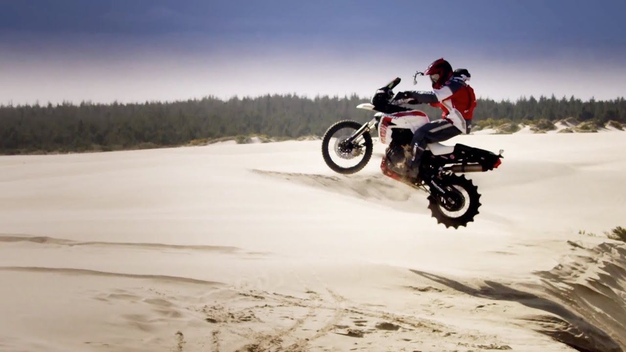 Triumph Tiger 800XC vs The Dunes official