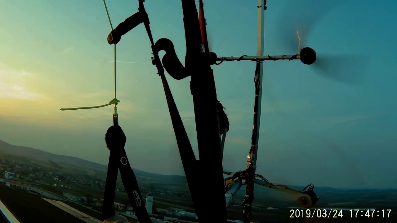 Mit dem Elektro-Paragleiter gegen den Wind