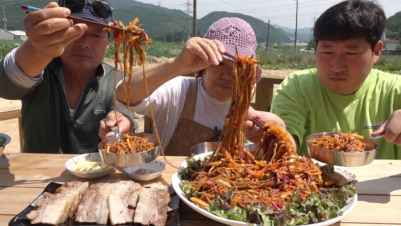 새콤한 막국수와 쫄깃한 수육 [[막국수&수육(Spicy Buckwheat Noodles&Boiled Pork Slices)]] 요리&먹방!! - Mukbang eating show
