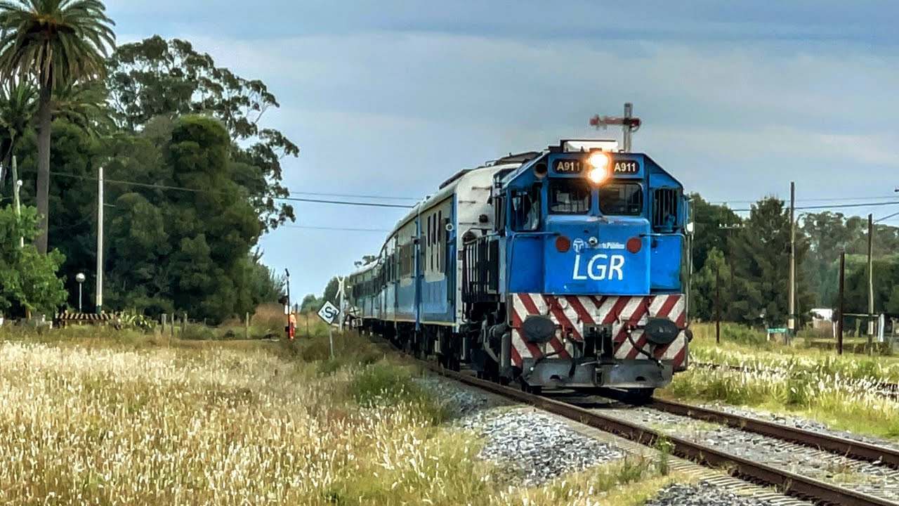 El 306 al mando de la GT22 A911 circulando x Est.Camet (km 387,6) con destino a Buenos Aires 