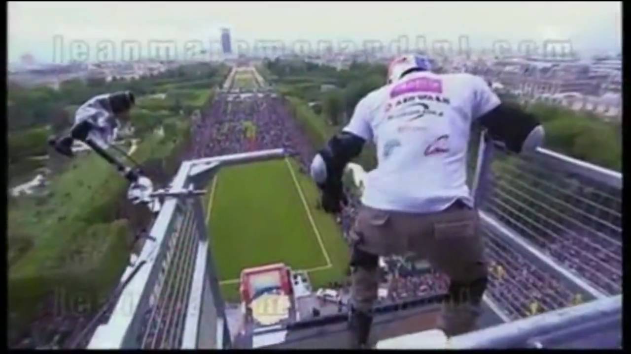 Ta&iuml;g Khris MEGA JUMP Eiffel Tower - World Record