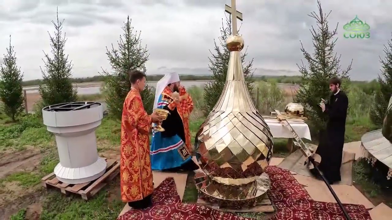 Митрополит Саратовский и Вольский Игнатий совершил освящение куполов и крестов строящегося храма