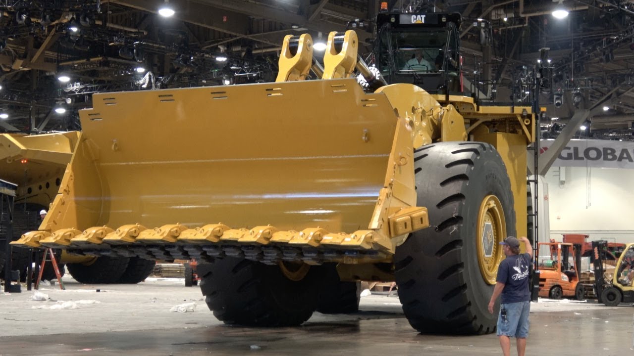 The World's biggest mechanically driven wheel loader, Caterpillar  994k