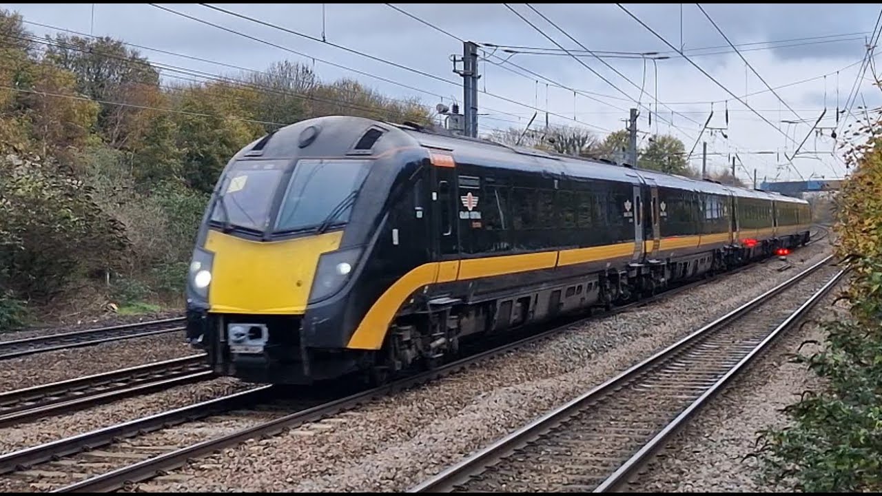 Trains at Hitchin
