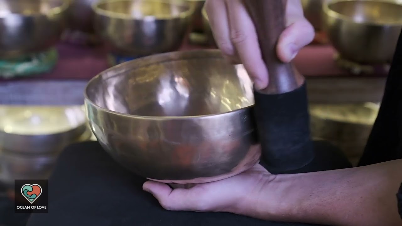 Hammered Singing Bowl Matte Gold - C# (23 cm, 1.5 kg) (SSH-071)