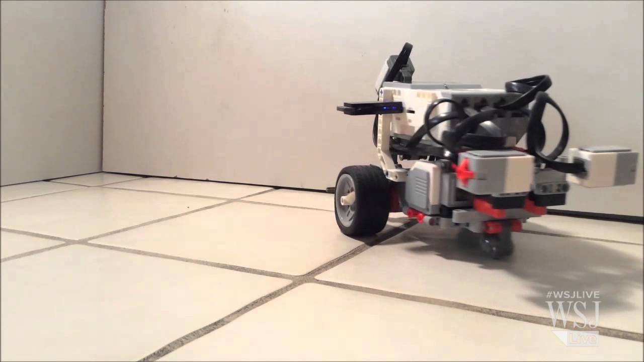 Scientists Upload Worm's Mind Into a Lego Robot