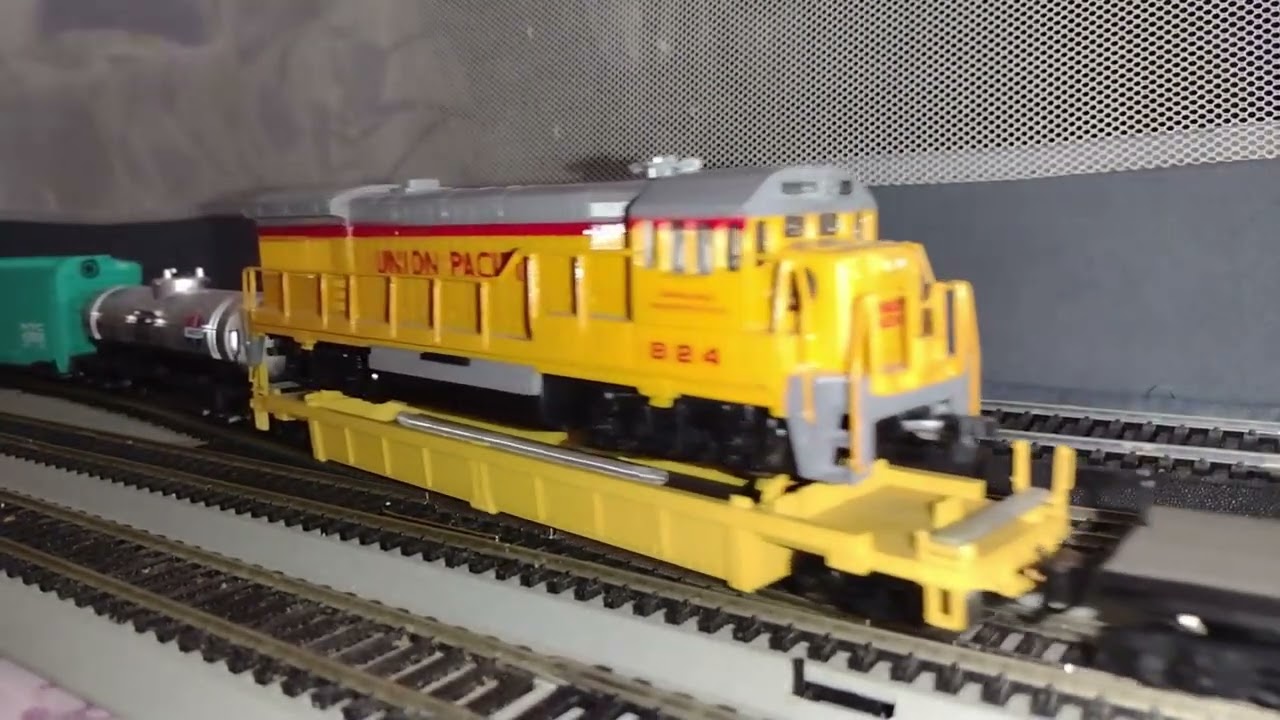 Long Model Train Changing Tracks (Very Interesting!!)