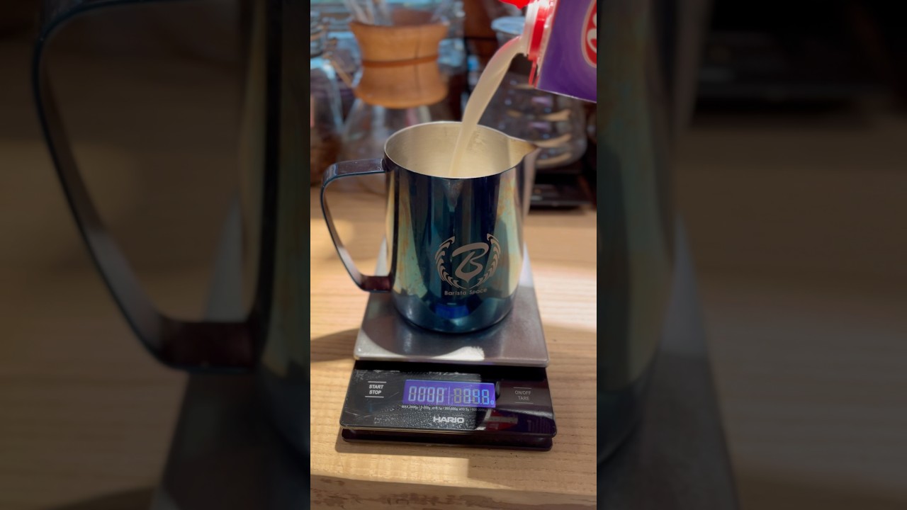 Jak przygotować mleko do latte art&oacute;w #barista #espresso #coffee #latteart #tutorial #milk