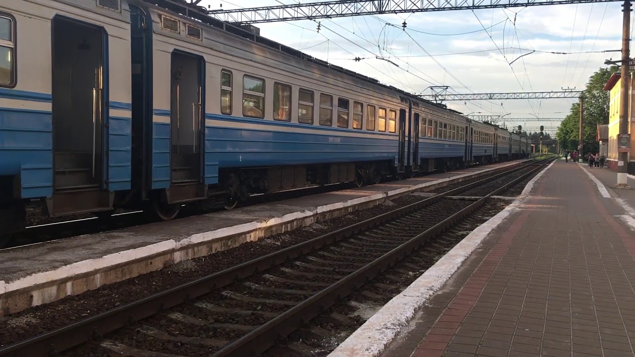 ЕР2Т-7250 на Ст. Скнилів. Поїзд №6013 Львів-Трускавець