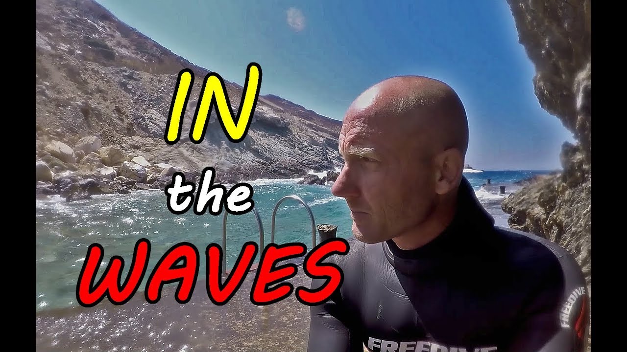 Spearfishing in the waves - Ψαροντούφεκο στο κύμα .