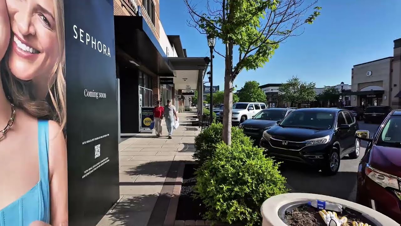 Walking in 4k around Noblesville, Indiana ~ Hamilton Town Center