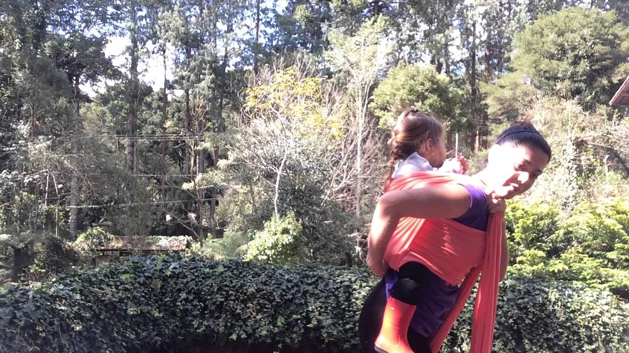 Dupla rede nas costas, com wrap elástico, bebê grande.