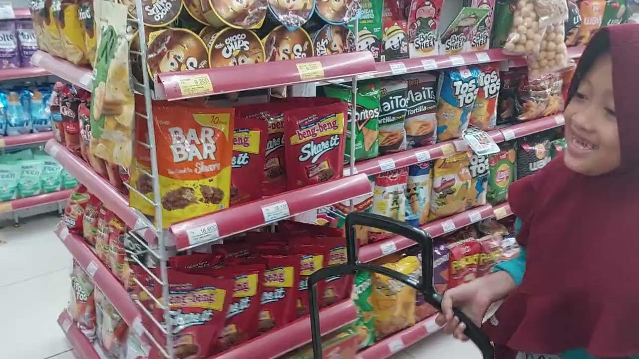 KESERUAN BELI JAJAN SESUAI HURUF NAMA DEPAN MASING-MASING I EMAK BAPAKNYA NYARI PROMO 🤣