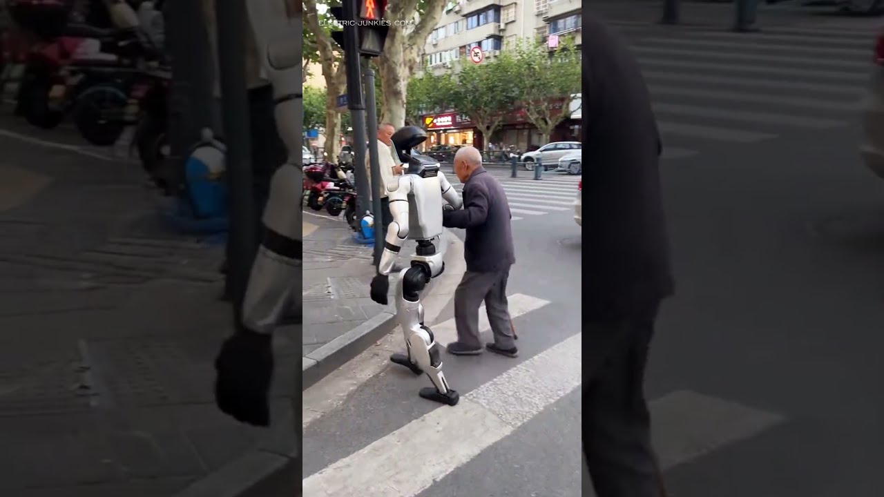 Elon Musk Says 1 BILLION Humanoid Robots Are Coming 🤯