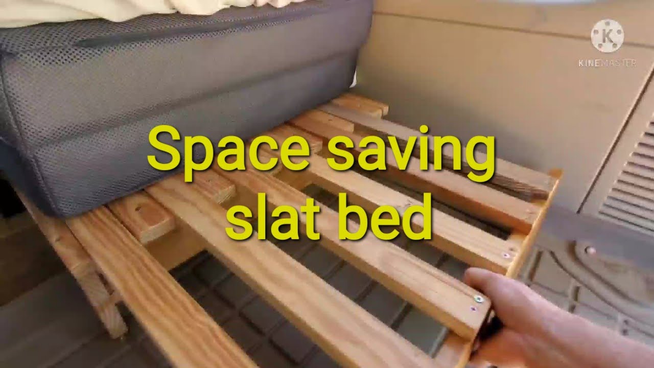 SUV Camping: Pull-out slat bed