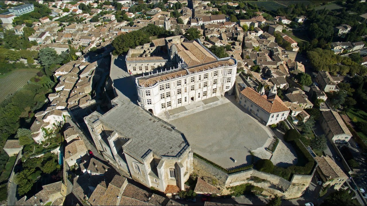 Ch&acirc;teau de Grignan, vu du ciel