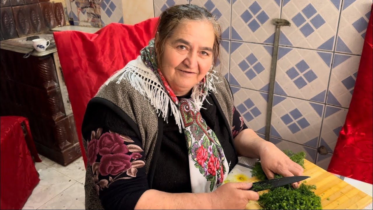Peste tot numai mâncare! Cei din Șatra de la Strehaia o să se îmbolnăvească!