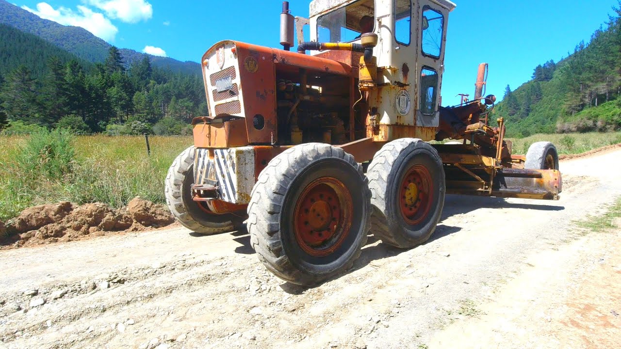 Vintage Grader fixing a Potholed Gravel Driveway