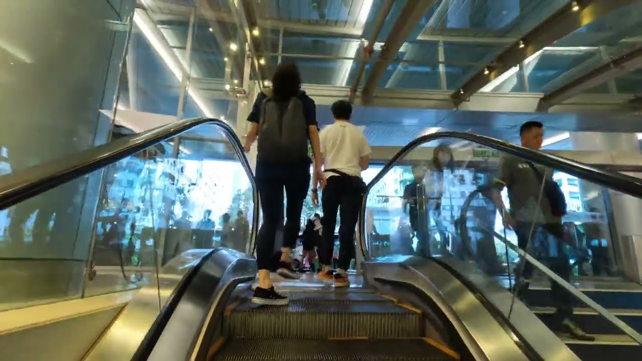 Walking from SURIA KLCC to Pavillion