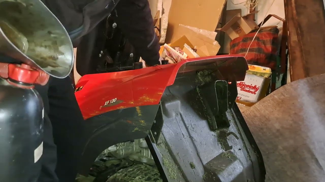 První jarní START Traktůrku CASTEL GARDEN XF 130 se Solární dobíječkou
