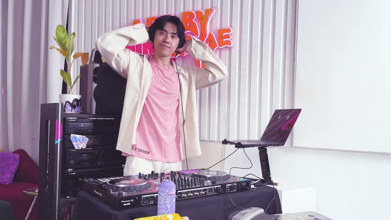 DJ Cupcakes - R&B, Hip-Hop, Pop Mix @ Art By Minaenae Studio