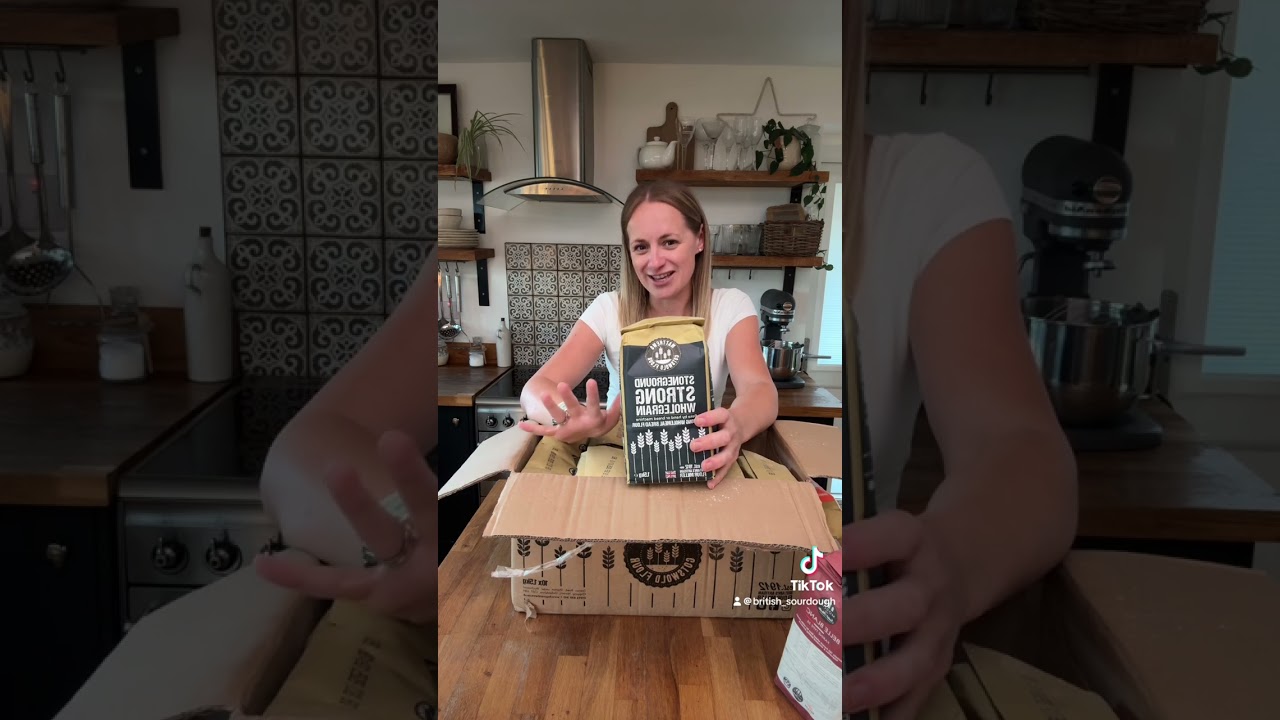 Matthew&rsquo;s Cotswold flour ultimate bread bakers box
