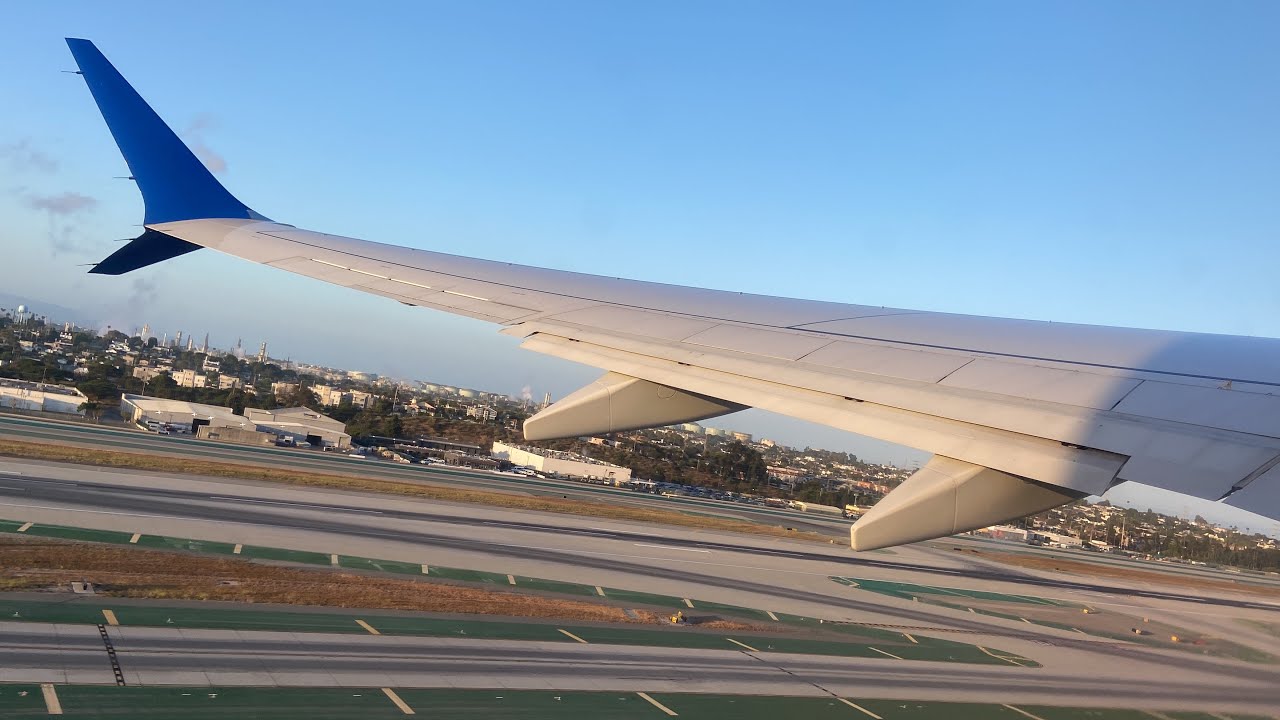 United Airlines Boeing 737 MAX 8 Pushback, Taxi and Takeoff from Los Angeles (LAX) 