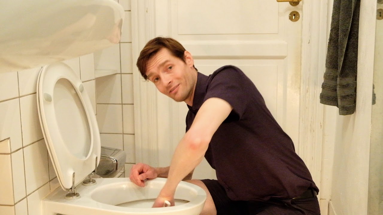 Rengøring og afkalkning af toilet af Michael René