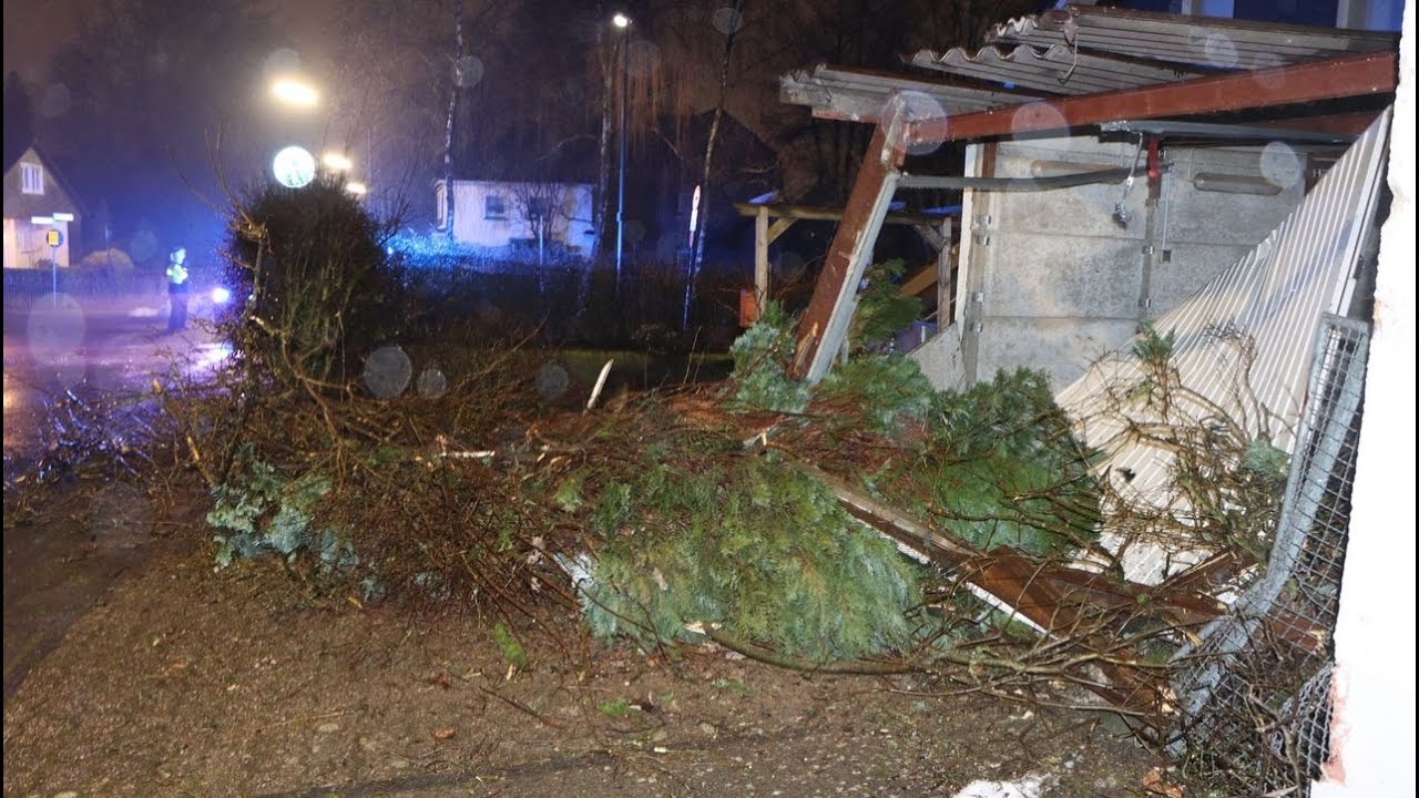 Radevormwald in NRW: Betrunkener stiehlt Traktor und hinterlässt »Schneise der Verwüstung«