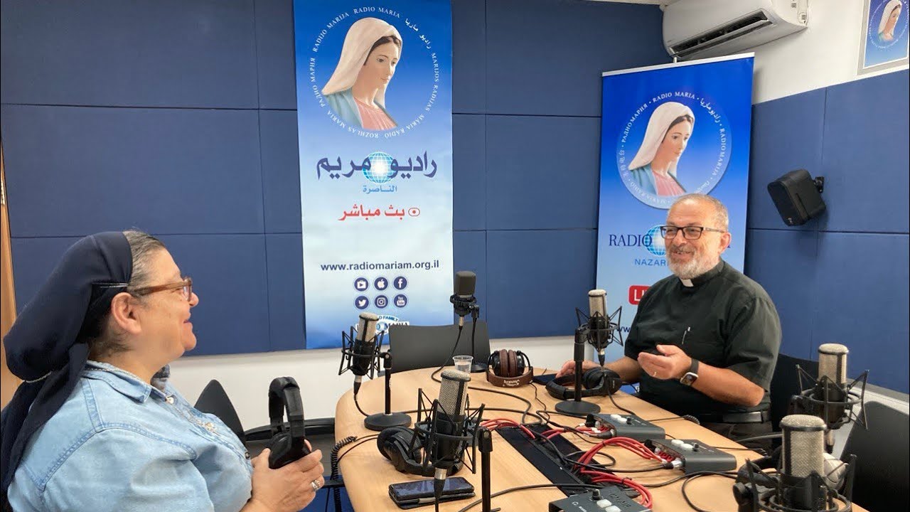 الأخت الراهبة كميليا الخوري تلتقي مع الأب سهيل خوري  حول زيارات الحج إلى الأماكن المقدسة في العالم  