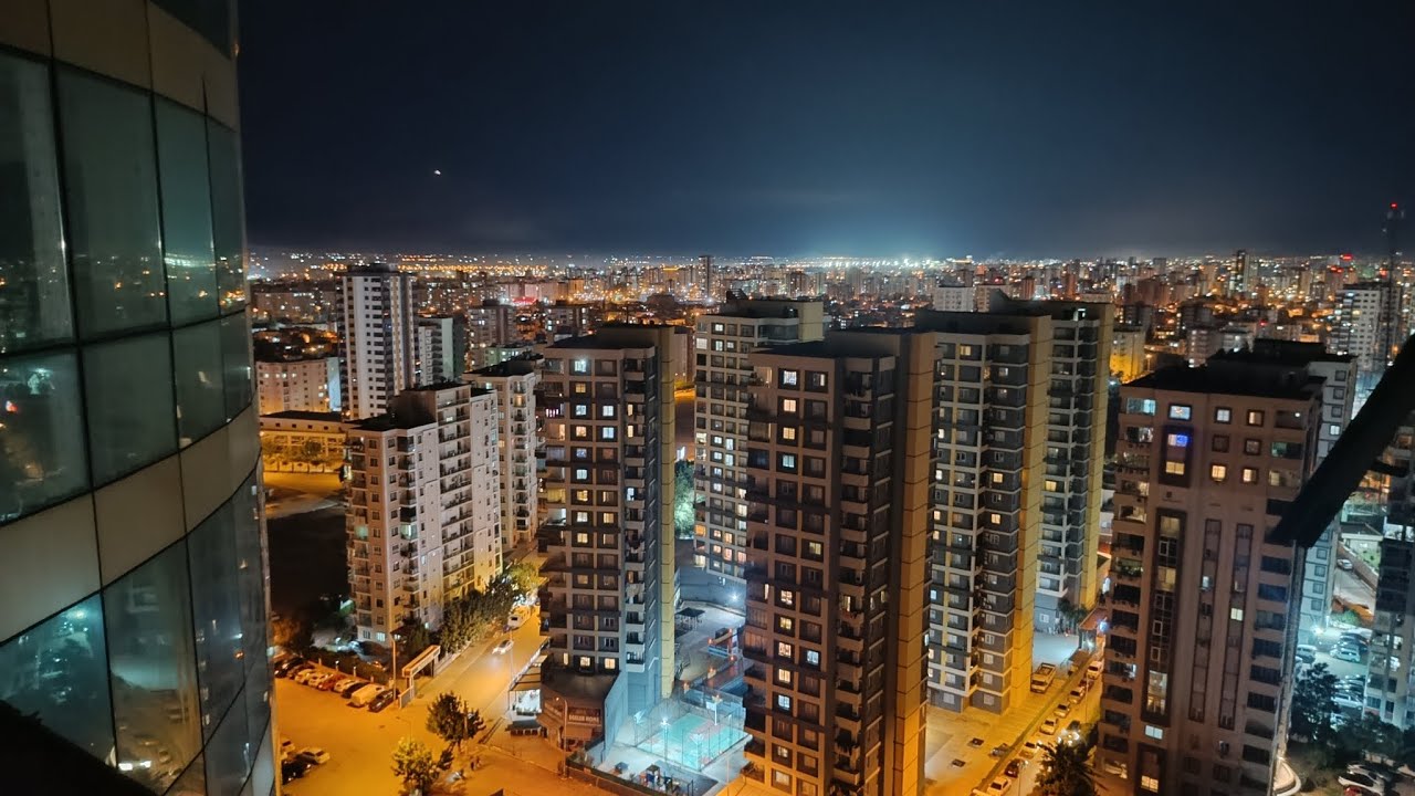 TERK EDİLMİŞ CAM KULELER (İNANILMAZ BİR MANZARA)