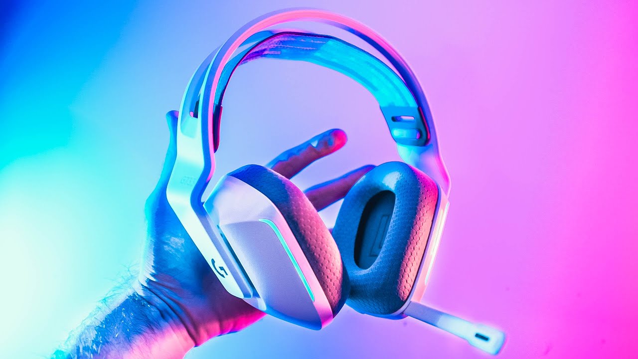 The BEST Wireless RGB Gaming Headset? - Logitech G733 Lightspeed Review
