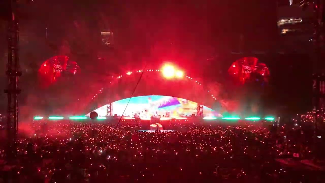 Coldplay - Paradise- Chicago- May 28, 2022