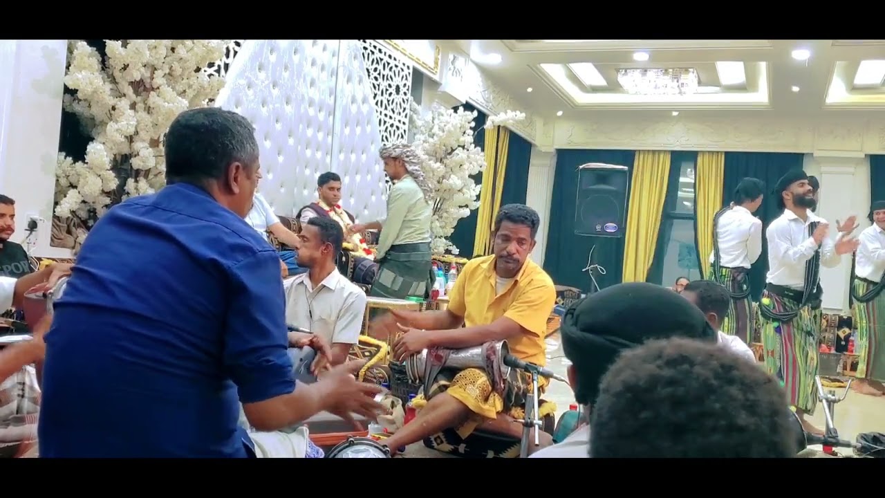 كاانت من اروع الجلسات التي حضرتها في عدن شااهد حماااااس فرقة سماء عدن مع الفنااان/ عوض تكرير 😴