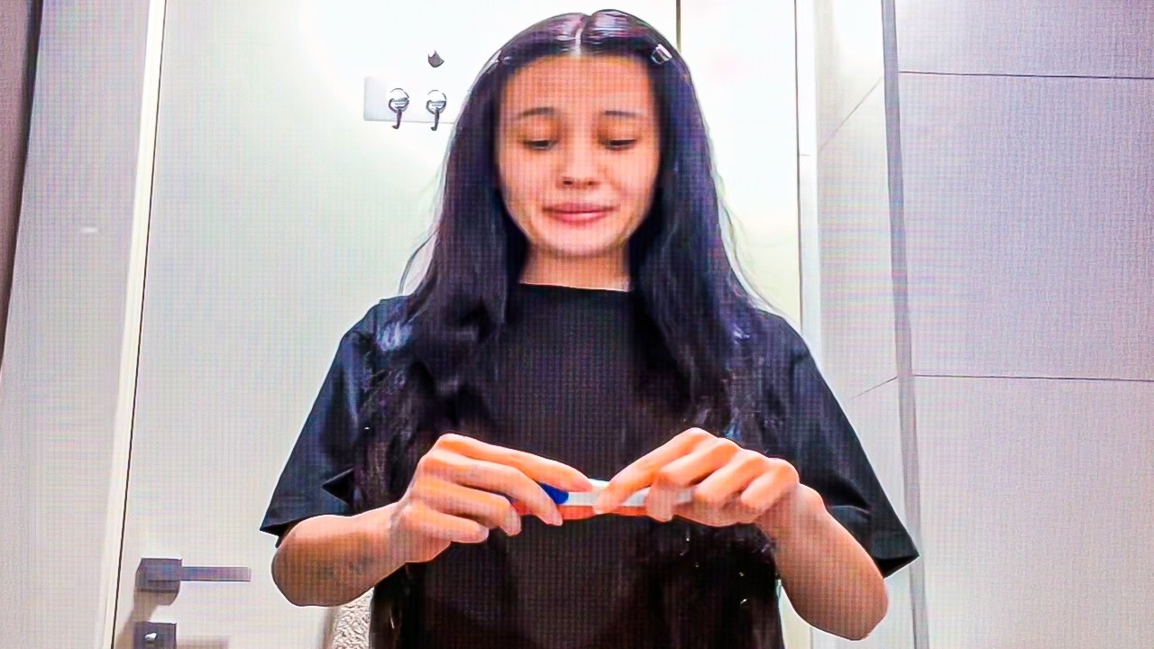 ERIKA ISAC INSARCINATA ESTE PENIBIL