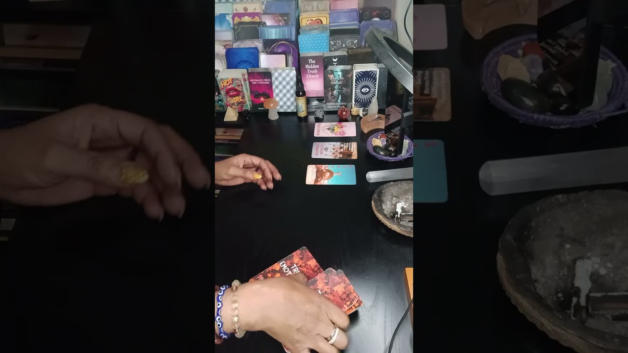 👀 Чтение вызывает ощущение, будто всё плохо, потому что к тебе приближается новая 💘, и она хочет ...