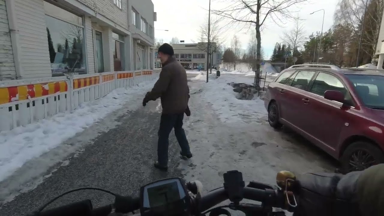 Jalan tai pyörällä siltaremontin aikana kulkeminen Lieksassa.