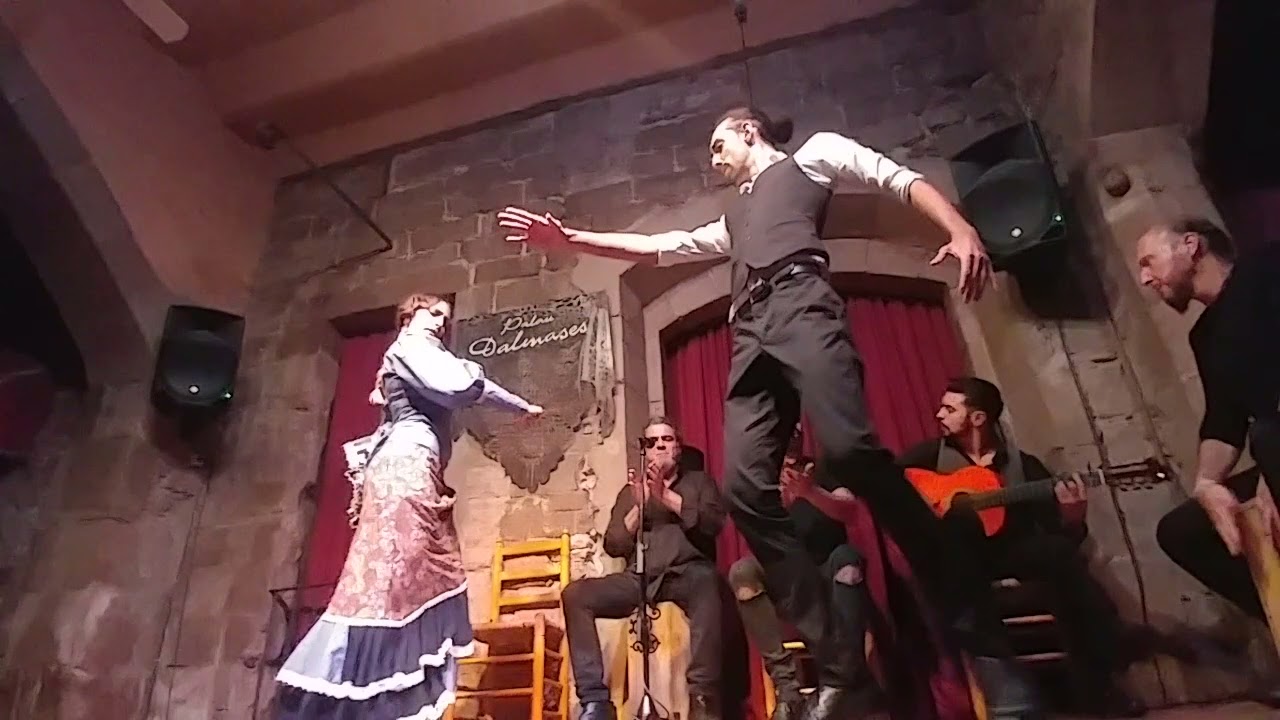 Bailaor de flamenco Sergio Barroso con Lourdes Alcantara en Palau Dalmases de Barcelona. Oct. 2018.