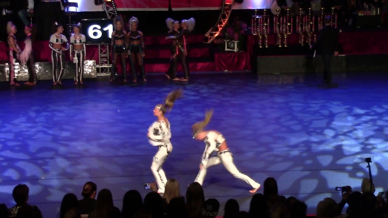 Amanda Illum & Ninna Skygge - Disco WC 2016