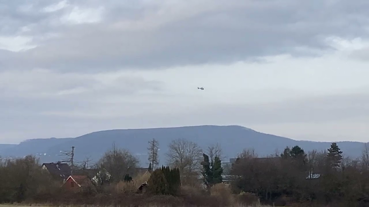 Rettungshubschrauber im Landeanflug 