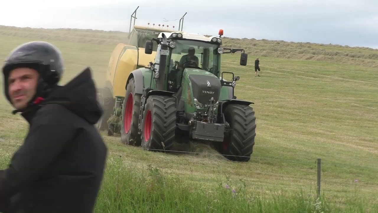 Heuernte 2021 Die Jagd nach Geht zu Ende Quaderballenpresse Krone Big Pack mit Fendt 936 Vario