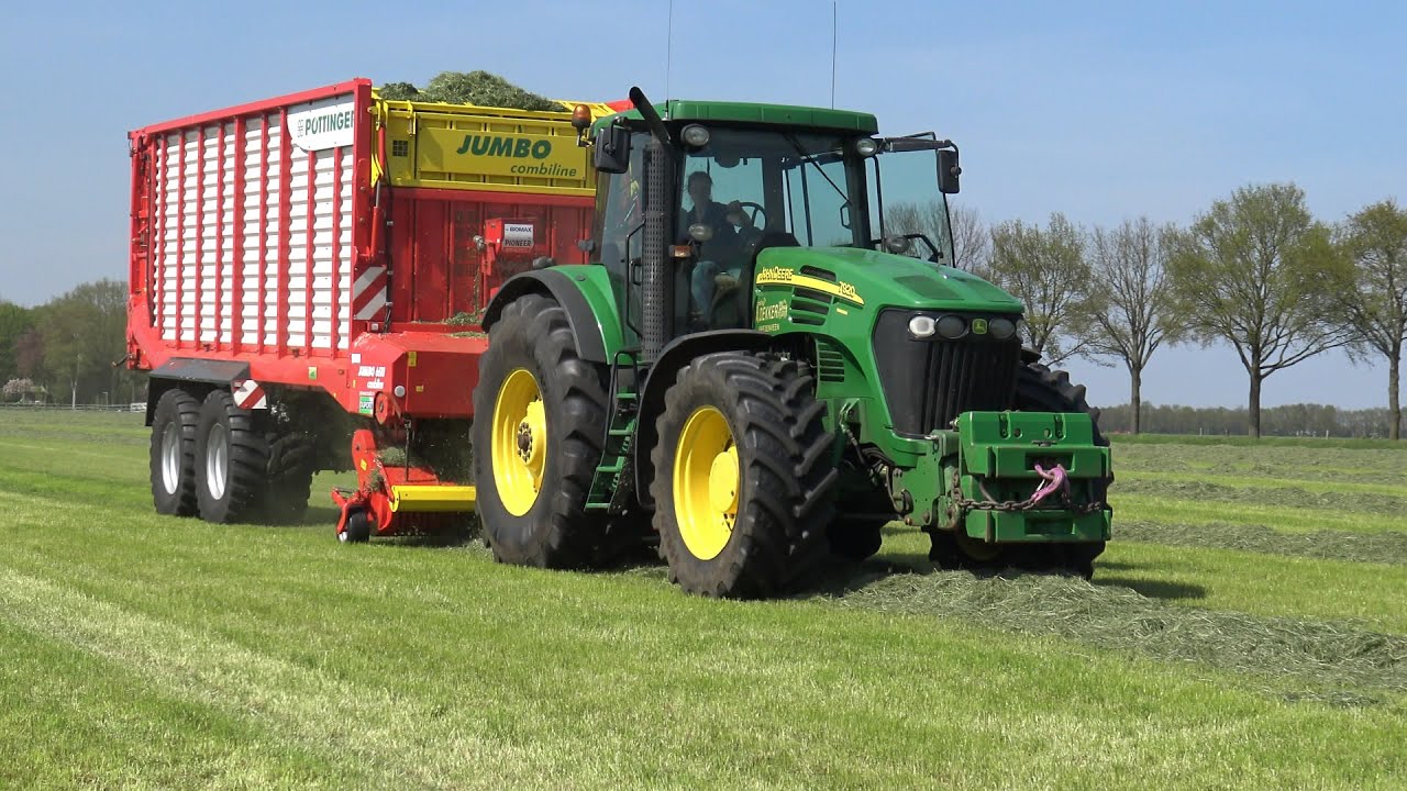 1e snede gras oprapen en inkuilen door Loonbedrijf Dekker met 3 John Deeres (2016)