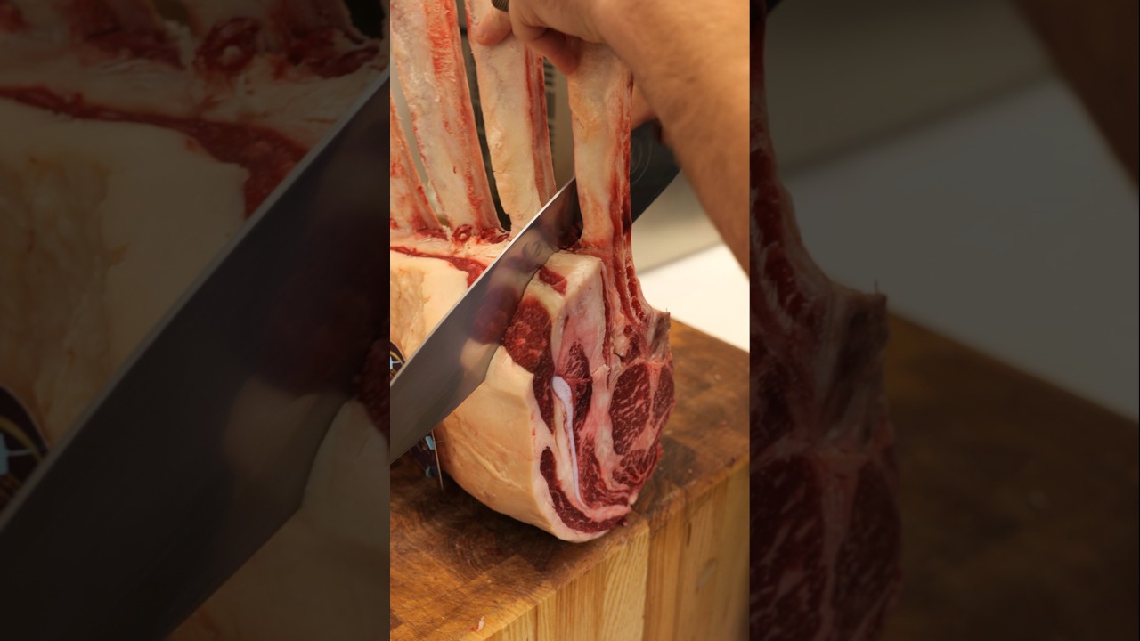 La bistecca a forma d' ascia indiana🥩..Sei d'accordo con questo concetto? #carne #food #meatlovers
