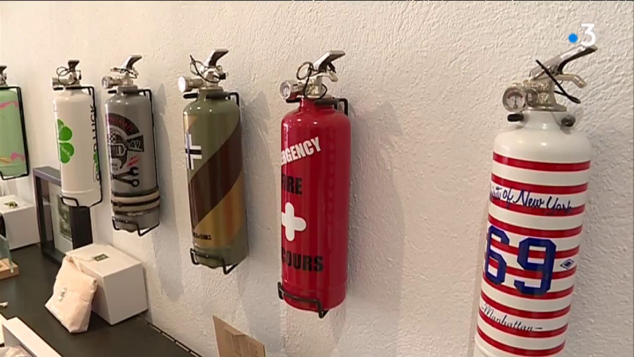 Ollioules : Une entreprise transforme des extincteurs en objet de décoration