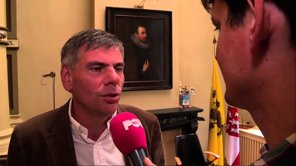 PowNews 28 april 2014: Filip Dewinter maakt 'minder minder minder'-spel