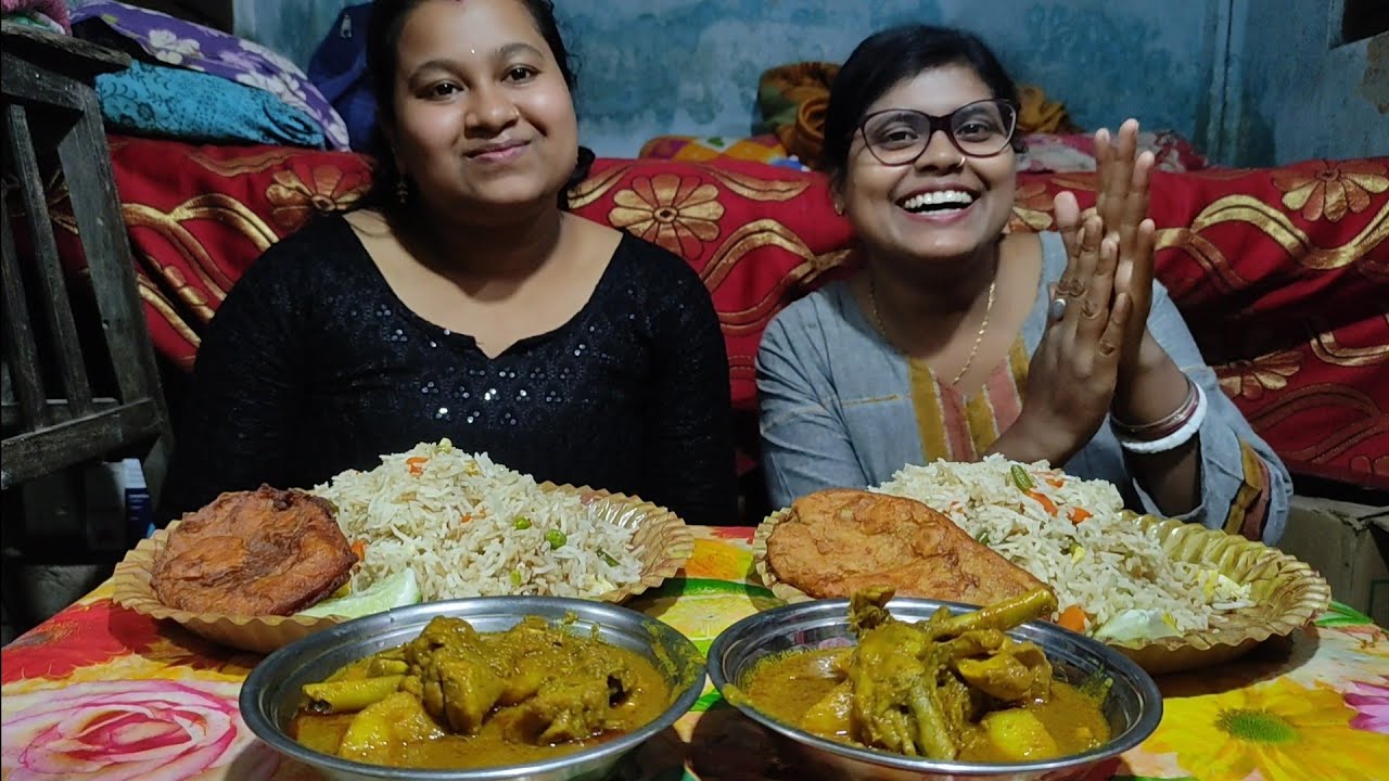 Aj ami Kar sathe fried rice khelam sathe chicken