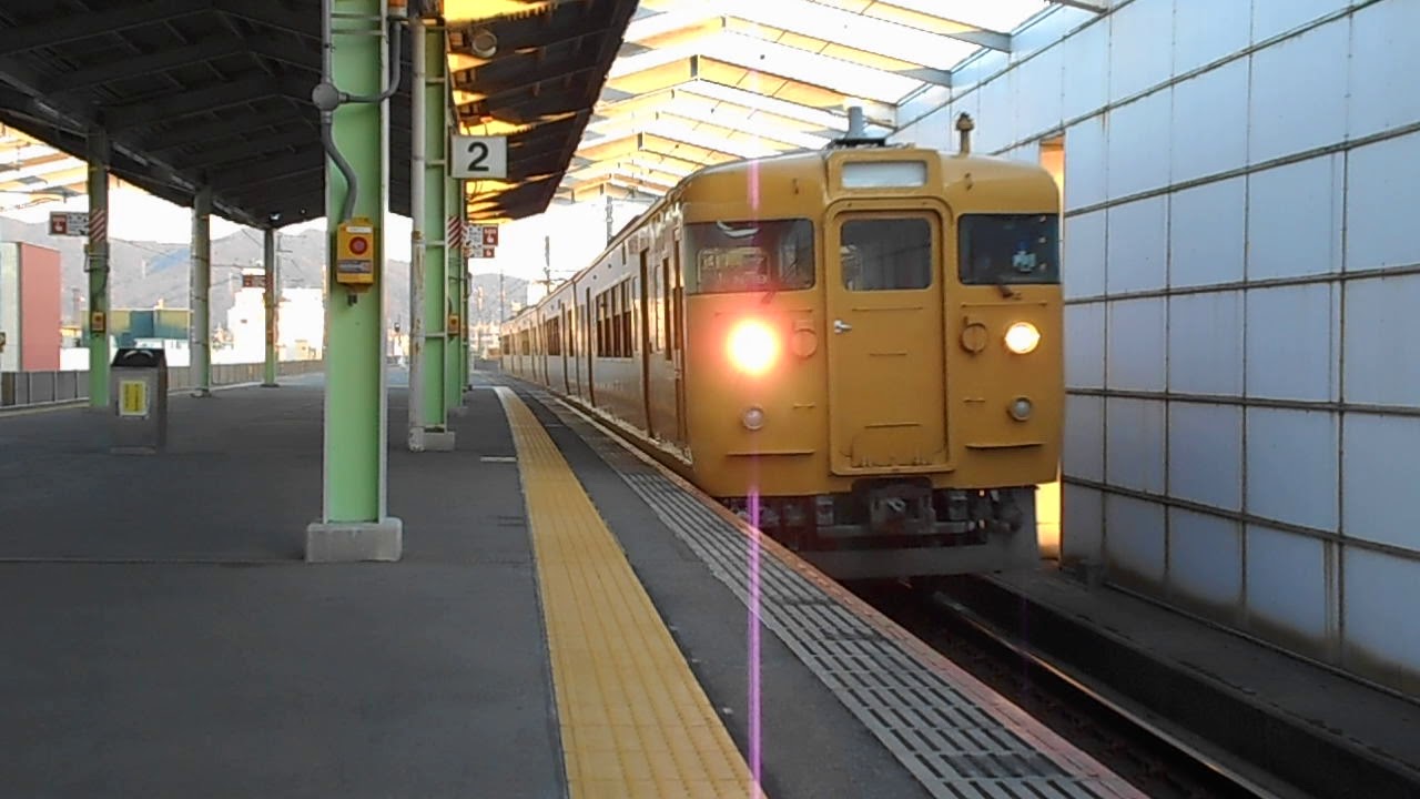 山陽本線普通列車（新山口行き）・防府駅に到着