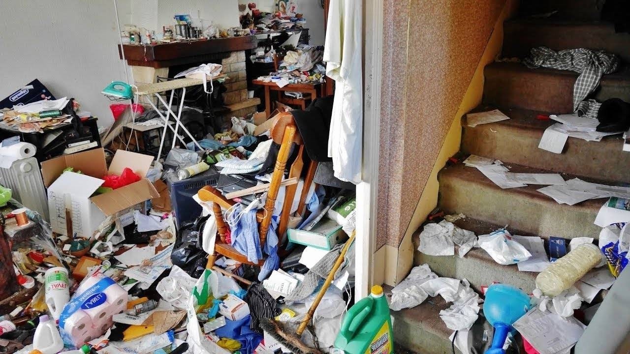 😨This couple buys lottery tickets every day but doesn't clean their house.